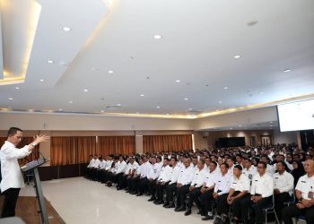 Wali Kota Batam Amsakar Achmad saat memberikan arahan dalam orientasi CPNS dan PPPK di Batam, Selasa, 10 Juni 2025. (Foto: Diskominfo Kota Batam).