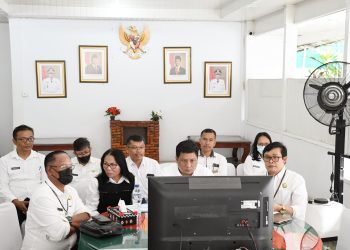Pemkab Samosir adakan zoom meeting bersama Luhut Binsar mengenaipemanfaatan eceng gondok di danau toba. (Foto: Ist./ Hendrikoh).