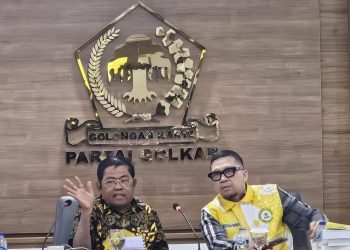 Wakil Ketua Umum Partai Golkar Ahmad Doli Kurnia (kanan) dan Idrus Marham di kantor DPP Partai Golkar, Jakarta, Jumat, 13 Juni 2025. (Foto: Ist./ JawaPos.com).