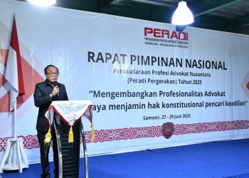 Wakil Bupati Samosir Ariston Tua Sidauruk Saat memberikan Kata sambutan dan Ucapan Terimakasih Telah memilih Samosir menjadi Tuan Rumah dalam acara Persaudaraan Profesi Advokat Nusantara. (Foto: HMS./ Hendrikoh).