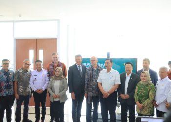 Ketua Dewan Ekonomi Nasional Luhut Binsar Panjaitan dan Delegasi Belanda Meninjau TSTH2 di Humbang Hasundutan, (Foto : Kominfo Samosir).