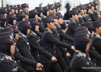 Barisan Polisi Wanita (Polwan) rayakan Hari Ulang Tahun Polri ke 79. (Foto: Ist./ kontan.co.id).