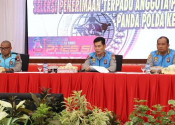 Wakapolda Kepulauan Riau, Brigjen Pol. Anom Wibowo saat memimpin Sidang Akhir Penerimaan Terpadu Anggota Polri yang digelar di Gedung Lancang Kuning, Polda Kepri, pada Rabu, 2 Juli 2025. (Foto: Polda Kepri).