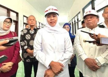 Gubernur Jawa Timur Khofifah Indar Parawansa usai diperiksa Komisi Pemberantasan Korupsi (KPK) di Polda Jatim, Kamis, 10 Juli 2025. (Foto: Ist./ TribunJatim.com).