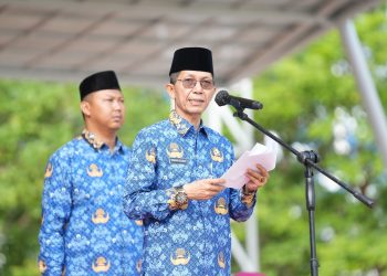Kepala BP Batam, Amsakar Achmad pimpin upacara hari koperasi nasional yang ke-78. (Foto: Humas BP).