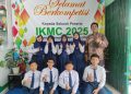 Syaiful Huda bersama murid-muridnya saat mengikuti Olimpiade IKMC (Internasional Kangaroo Mathematics Contest) di SMP Muhammadiyah Plus 2, 17 April 2025. (Foto: Arsip Narasumber).