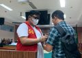 Mantan Kasat Narkoba Polresta Barelang, Satria Nanda, saat menjalani sidang di Pengadilan Negeri Batam pada Mei lalu. (Foto: HMStimes./Flavia Donella Bangun).