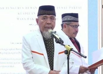 Penetapan susunan pengurus Dewan Syariah Pusat PKS (Foto: Ist./ Dok.PKS TV).