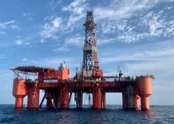 Salah satu anjungan pengeboran minyak dan gas (migas) di lepas pantai perairan Lhokseumawe, Aceh. (Foto: Ist./ tribunnews.com).