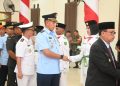 Kolonel Pnb I Ketut Adiyasa Ambara Saat Memberi Semangat  Kepada Peserta Paskibraka Natuna di Gedung Sri Serindit Ranai. (Foto: HMS./ Amin).