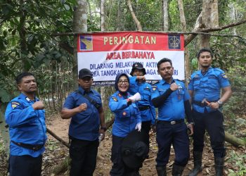 Pihak BP Batam menutup akses jalan ke Waduk Muka Kunig. (Foto: Humas BP).