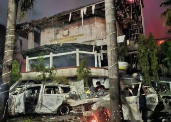 Gedung kantor DPRD Kota Makassar rusak parah setelah dibakar massa Jumat, 29 Agustus 2025 malam. (Foto: Ist./ Liputan6.com).