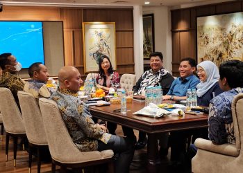 Diskusi Menteri PKP Maruarar Sirait terkait Rumah bersubsidi Untuk masyarakat dengan beberapa pejabat Penting Seperti Bupati Samosir,Bupati Tapanuli Utara,Bupati Toba,Bupati Pakpak Barat,Wakil Bupati Humbahas,dan anggota DPR RI. (Foto: Hendrikoh).