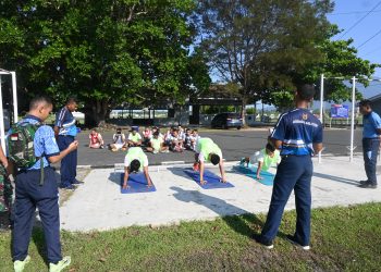 Calon Bintara TNI AU Saat Uji Fisik di Lapangan Dirgantara Lanud RSA Natuna Provinsi Kepri. (Foto Amin).