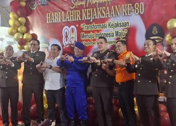 Forum Komunikasi Pimpinan Perangkat Daerah Kabupaten Natuna Berikan Ucapan Selamat Hari HUT Adhyaksa ke 80 di Kantor Kejaksaan Negri Natuna. (Foto: HMS./ Amin).