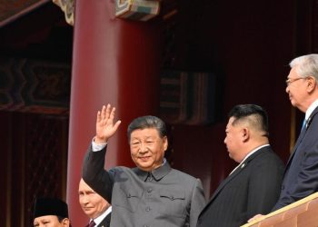 Presiden Prabowo (kiri) berdiri di sebelah Presiden Rusia, Vladimir Putin dan Presiden Xi Jinping saat hadir dan saksikan Perayaan 80 Tahun Kemenangan Perang Perlawanan Rakyat Tiongkok yang digelar di Tian’anmen, Beijing, Republik Rakyat Tiongkok (RRT) pada Rabu, 3 September 2025. (Foto: Ist./ presidenri.go.id).