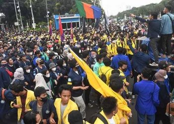 Suasana aksi massa di Jakarta yang diikuti para mahasiswa dan buruh. (Foto: Ist./dok.pribadi).