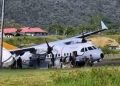 Pesawat CN-235 TNI Angkatan Udara dengan tail number AI-2318 yang alami kendala teknis saat melakukan pendaratan dalam operasi di Bandara Oksibil. (Foto: Ist./Dok.Istimewa).