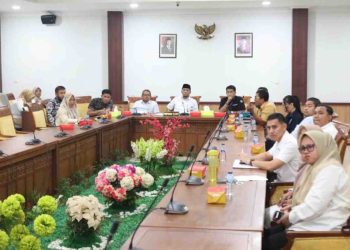 Komisi III DPRD rapat tentang pengelolaan sampah di Kota Batam. (Foto: Humas DPRD).