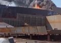 Kapal ASL yang sedang terbakar di Tanjung Uncang, Batam. (Foto: detik.com).