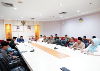 Rapat mengenai penertiban papan reklame yang ada di lahan Pemko Batam. (Foto: Diskominfo).