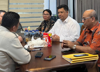 Bupati Samosir, Vandiko Timotius Gultom didampingi Kadis Ketapang dan Pertanian Dr. Tumiur Gultom, SP, MP melakukan kunjungan ke Ditjen Perkebunan Kementan. (Foto: Kominfo).