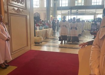 Persiapan Misa Akbar saat memasuki ruang utama Regale. (Foto: HMS./Ikoh).