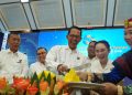 Momen pemotongan nasi tumpeng pada hari peringatan bakti BP Batam ke-54 tahun. (Foto: Humas BP).