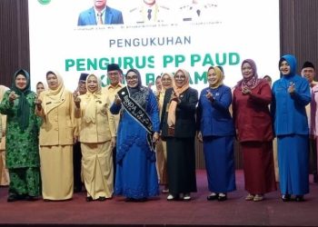 Komisi IV DPRD dan kepala Dinas Pendidikan menghadiri pengukuhan pengurus PP PAUD Kota Batam. (Foto: Humas DPRD).