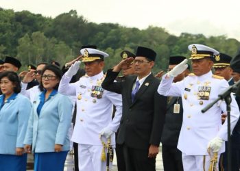 Upacara bendera peringati hari pahlawan di Kota Batam. (Foto: Humas DPRD).