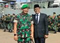 Ketua DPRD Kota Batam, Haji Muhammad Kamaluddin berfoto bersama dengan Brigjen TNI Rudi Hermawan. (Foto: Humas DPRD).