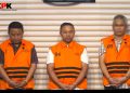 Gubernur Riau, Abdul Wahid, Kepala Dinas PUPR PKPP, M Arief Setiawan, dan Tenaga Ahli Gubernur Riau Dani M Nursalam, Rabu, 5 November 2025 dihadapkan KPK kepada pers, sebagai para tersangka dugaan tindak pidana korupsi. (Foto: Ist./Dok.KPK).