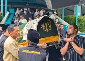 Jenazah Antasari Azhar saat akan dibawa ke pemakaman San Diego Hills, Karawang pada Sabtu 8 November 2025. (Foto: Ist / Beritasatu.com).