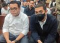 Anak 'raja' minyak Mohammad Riza Chalid sekaligus beneficial owner PT Navigator Khatulistiwa yakni Kerry Adrianto Riza (Kanan) saat mengikuti sidang di PN Tipikor Jakarta Pusat. (Foto: Ist./ Tribunnews.com).