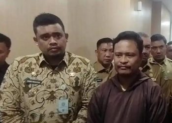 Gubernur Sumatra Utara Bobby Nasution (kiri). (Foto: Ist./ monitorindonesia.com)