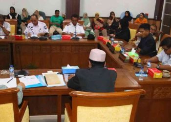 Komisi II DPRD pimpin rapat koordinasi dengan pelaku UMKM tentang menurunnya omset karena akses jalan ditutup di Perumahan Genta I Batu Aji. (Foto: Humas DPRD).