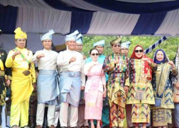Acara hari jadi Kota Batam diikuti sejumlah anggota dewan dan Wali Kota Batam. (Foto: Humas DPRD).
