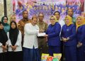 PIKORI serahkan bantuan kepada pengurus panti. (Foto: Humas BP).