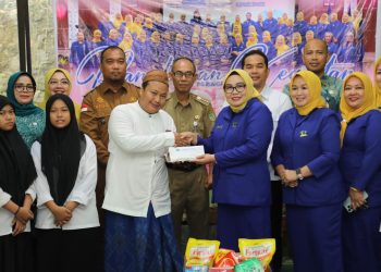 PIKORI serahkan bantuan kepada pengurus panti. (Foto: Humas BP).