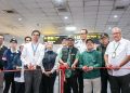 Menteri Koordinator Pemberdayaan Masyarakat, Abdul Muhaimin Iskandar (dua dari kanan) saat meresmikan rute penerbangan Wings Air Kualanamu–Rembele, Senin, 15 Desember 2025. (Foto: Ist./ fraksipkb.com).