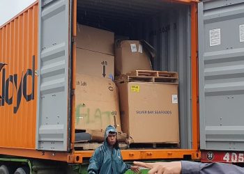 Kontainer yang mengangkut limbah elektronik asal Amerika yang disegel KLH dan Bea Cukai di TPK Batu Ampar. (Foto: Humas BC Batam).