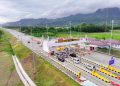 PT Hutama Karya (Persero) mencatat sepanjang Semester I 2025, trafik kendaraan yang melintas di Jalan Tol Hutama Karya mencapai lebih dari 250.000 kendaraan per hari pada seluruh ruas jalan tol yang dikelola, dengan pertumbuhan sebesar 7,6% dibandingkan periode yang sama pada tahun 2024 (YoY). Salah satu ruas jalan tol yang dibangun Hutama Karya. (Foto: Ist./dok.hutama karya).