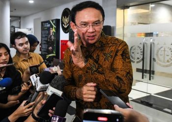 Mantan Komisaris Utama PT Pertamina, Basuki Tjahaja Purnama alias Ahok usai menjalani pemeriksaan di Kejaksaan Agung, Jakarta, Kamis, 13 Maret 2025. (Foto: Ist./Sulthony Hasanuddin).