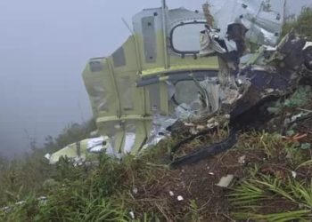 Serpihan pesawat ATR 42-500 yang ditemukan Tim SAR di Gunung Bulusaraung Sulsel.
Foto: Ist./dok.Basarnas).