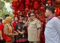 Wakil Gubernur DKI Jakarta, Rano Karno didampingi Wali Kota Jakarta Barat, Iin Mutmainnah (kiri) dan Anggota DPRD DKI Jakarta, Kevin Wu (kanan) meninjau persiapan imlek di kawasan Pecinan Glodok, Taman Sari, Jakarta Barat, Selasa, 20 Januari 2026. (Foto: Ist./KOMPAS.com).