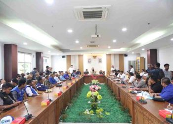 RDPU bahas pencemaran lingkungan tumpahan minyak dari kapal LCT Mutiara Garlib Samudra di pantai Dangas. (Foto: Humas DPRD).