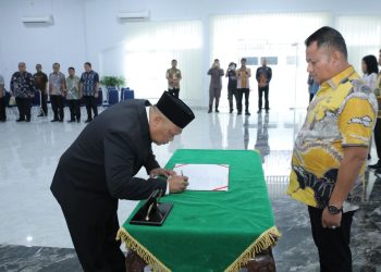 Pemkab Asahan Lantik Anggota KPAD Kab. Asahan 2020 - 2030. (Foto: Risma./HMS).