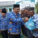 Wakil Bupati Asahan, Rianto, S.H., M.A.P. menyalurkan bantuan logistik pemenuhan kebutuhan dasar bagi warga terdampak banjir di Desa Sei Dua Hulu, Kecamatan Simpang Empat (Foto: Risma./ HMS).