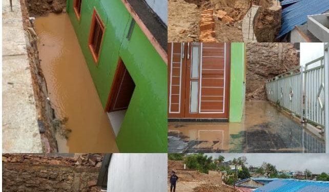 Rumah warga rusak akibat batu miring yang ambruk. (Foto: Dok.pribadi).