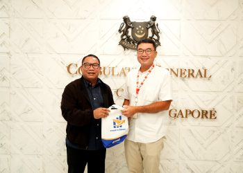 Anggota/Deputi Bidang Investasi dan Pengusahaan, Fary Francis (jaket hitam) bersama dengan Konsulat Jenderal (Konjen) Singapura untuk Batam, Gavin Ang jalin kemitraan kerjasama. (Foto: Humas BP).